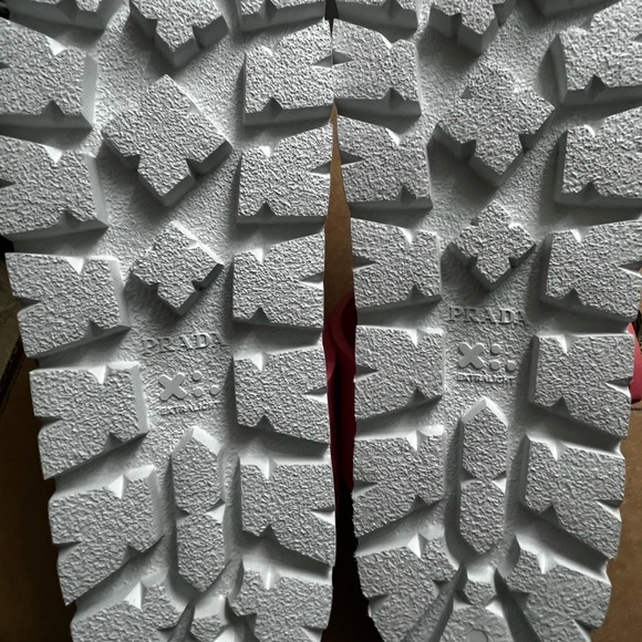 Prada “Fussbet” Thong Lug Sole Slides 38 New - Picture 8 of 8